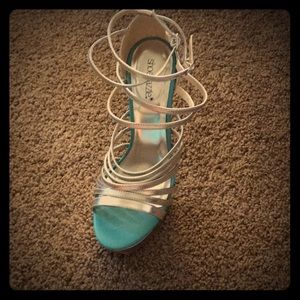 Shoe dazzle size 9 never worn